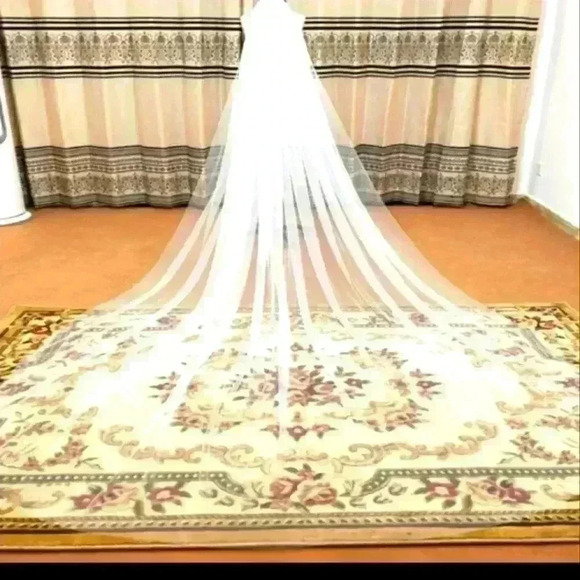 New Veils, White or Ivory - Picture 2 of 16